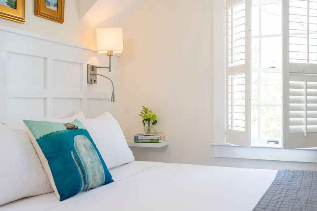 Stay at our comfortable Cape Cod Inn